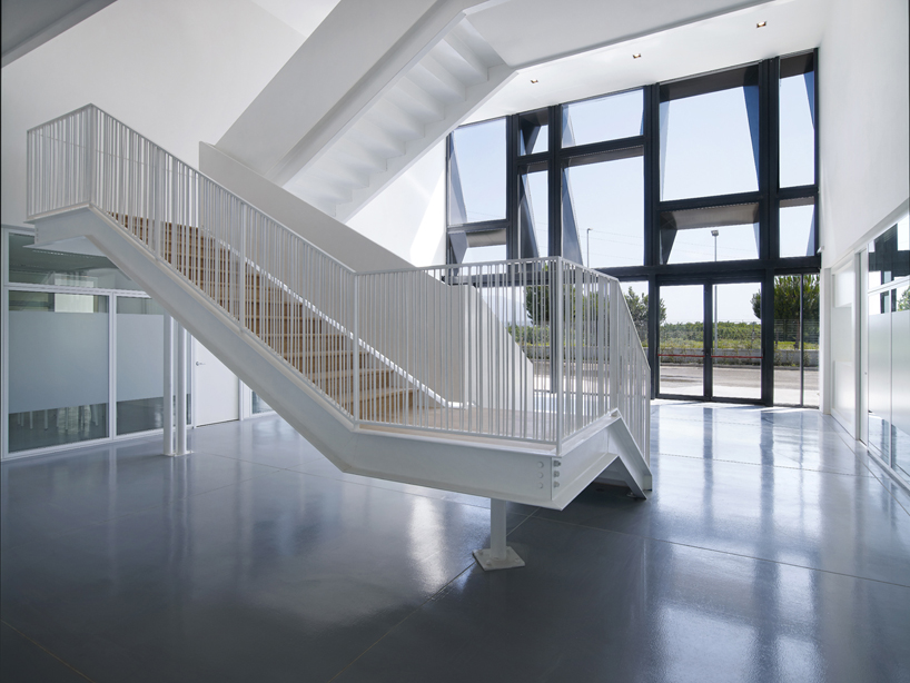 modostudio   Giorgia & Johns Office Building and Logistic Center