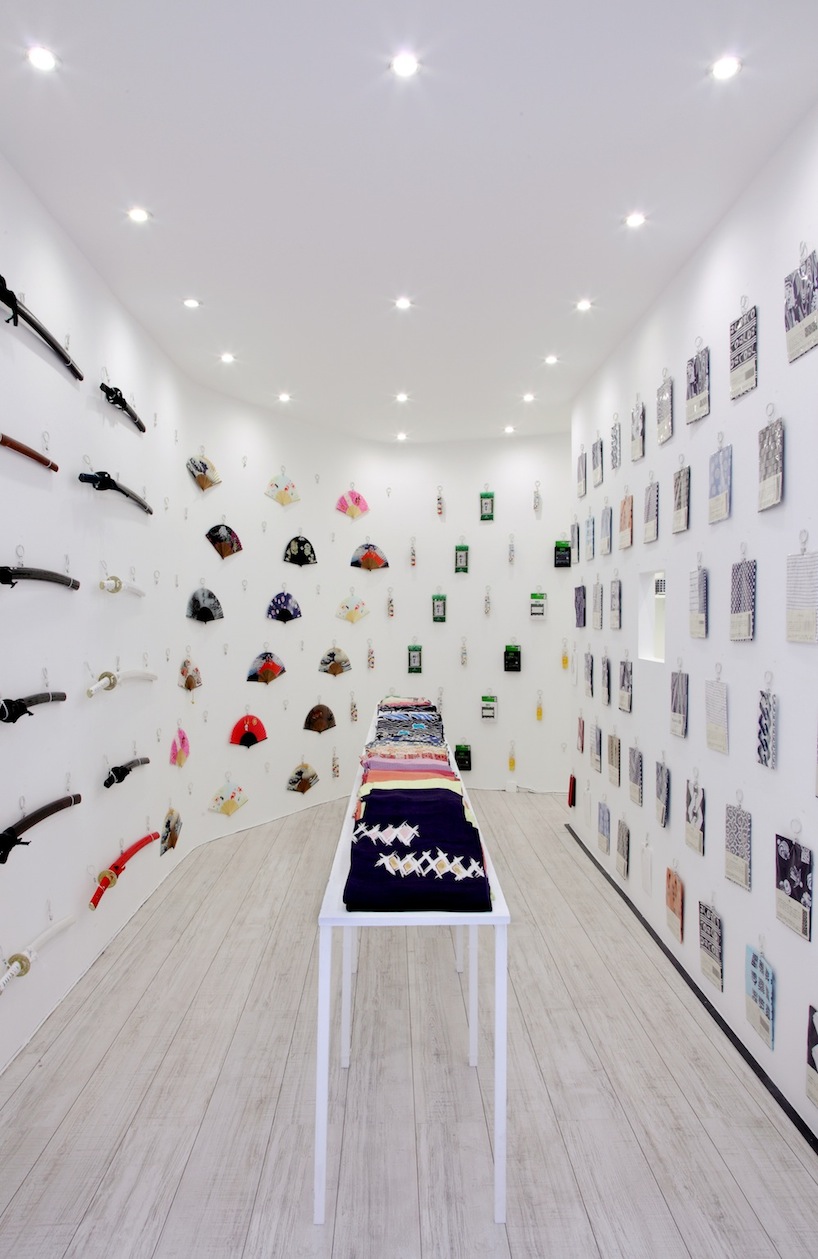 ARCHIEE: continuous discrete (japanese souvenir shop)