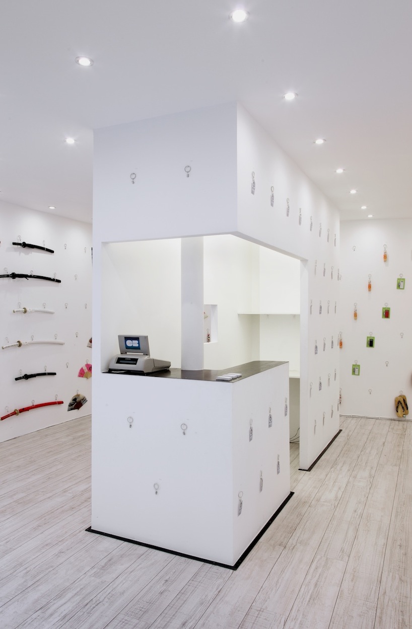 ARCHIEE: continuous discrete (japanese souvenir shop)