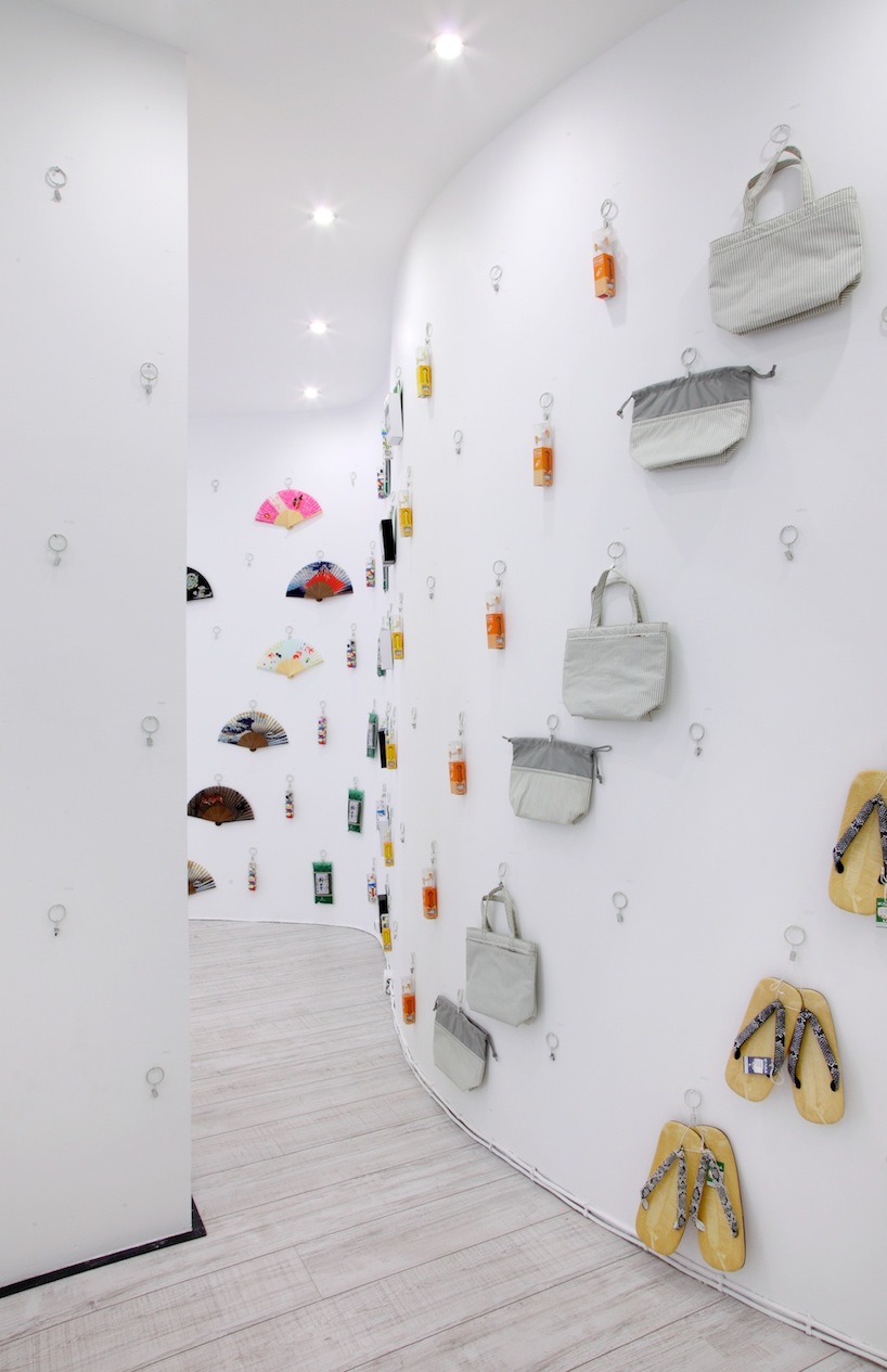 ARCHIEE: continuous discrete (japanese souvenir shop)