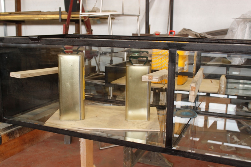 kastiel: uganda glass cabinet