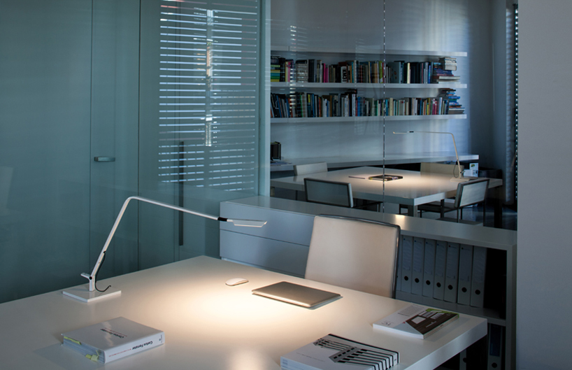 ramos bassols: flex desk lamp