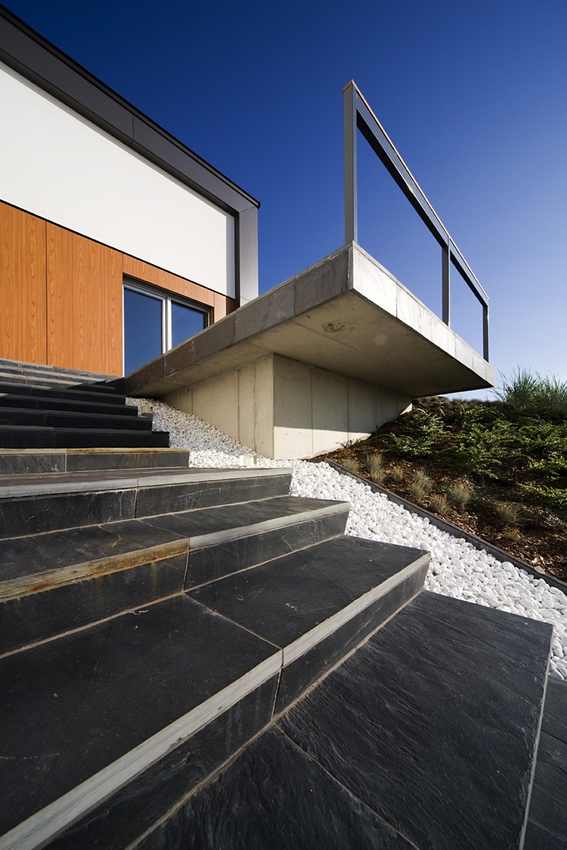 minimalist villa in a hungarian town