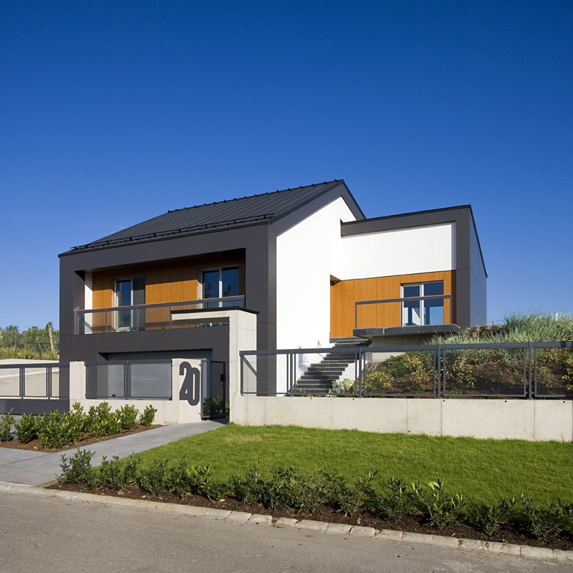 minimalist villa in a hungarian town