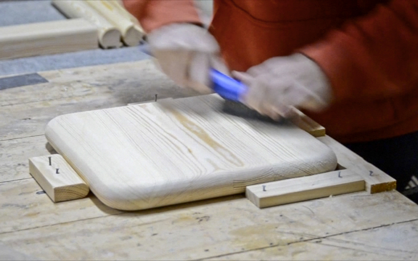 jorge de la cruz: a wooden stool