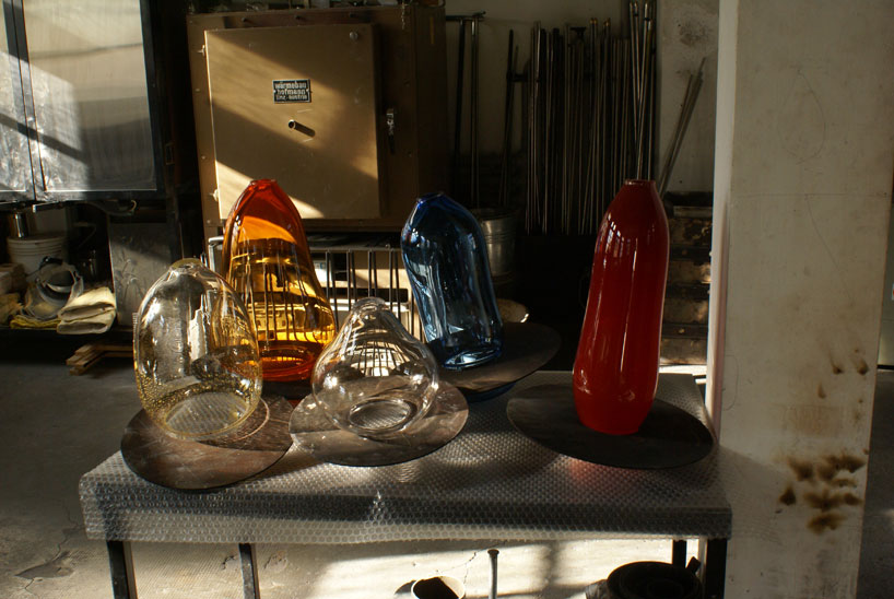 momentum vase by jacobo munoz