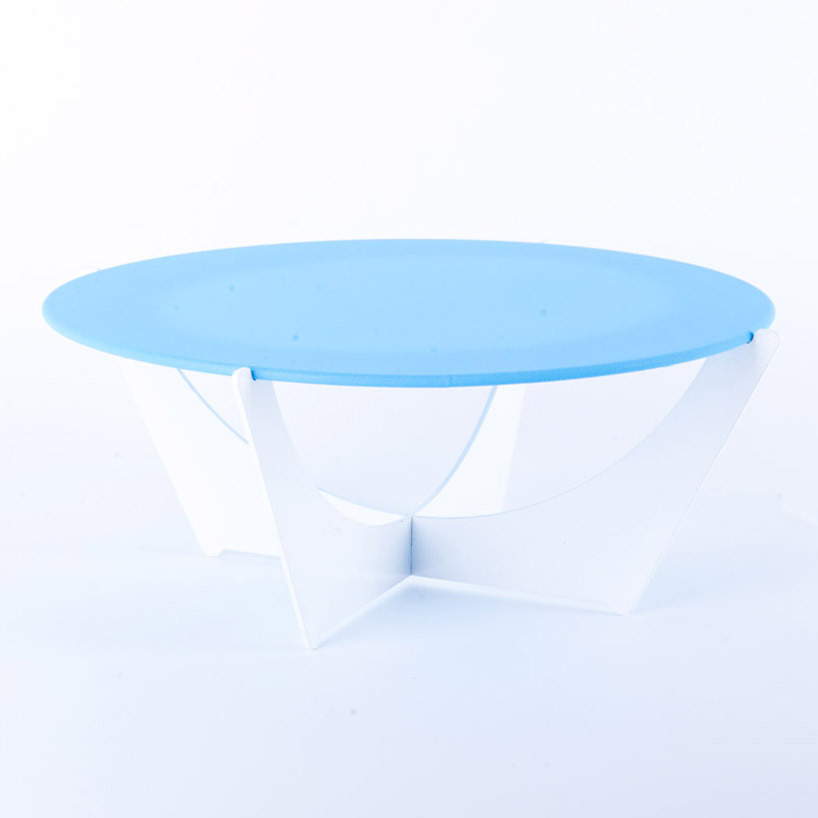 hook n' loop design: stretchy bowl