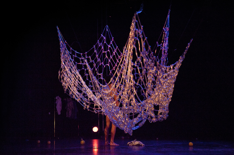 andreia garcia: earth wire set design