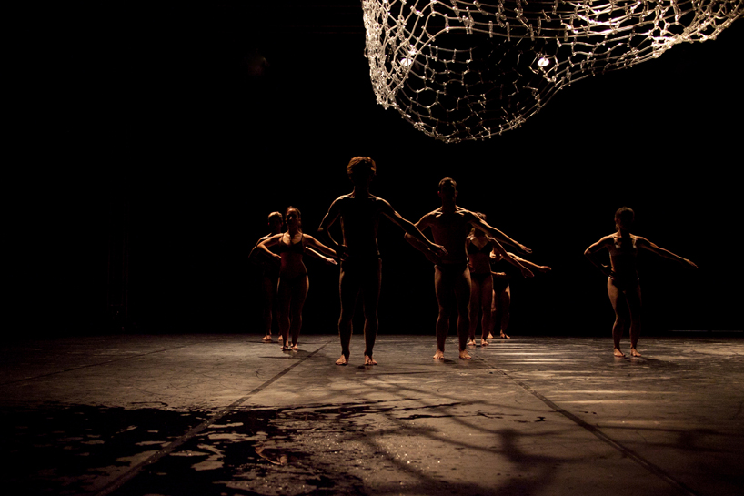 andreia garcia: earth wire set design