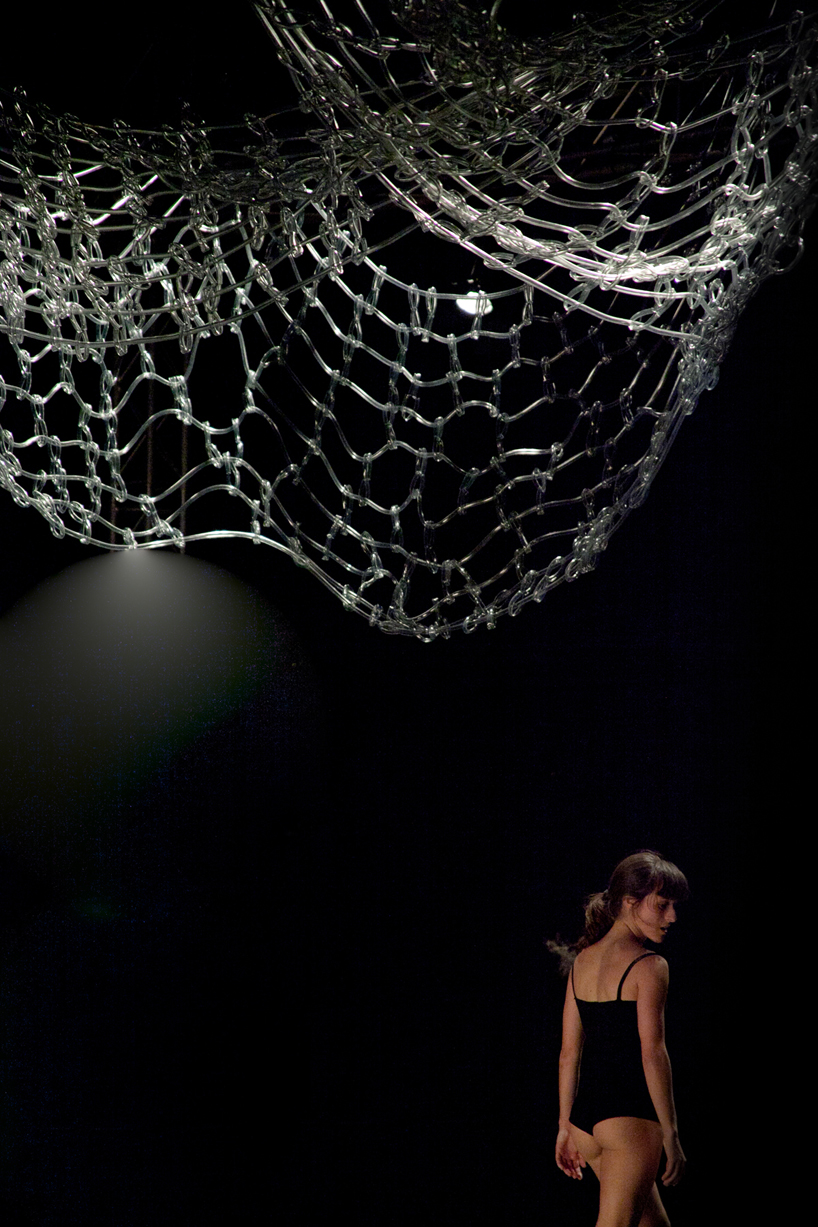 andreia garcia: earth wire set design