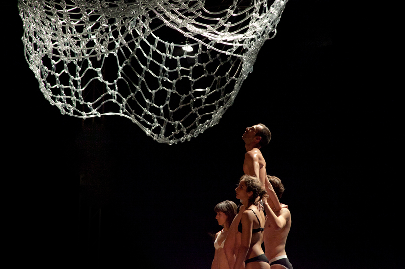 andreia garcia: earth wire set design