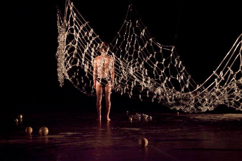 andreia garcia: earth wire set design