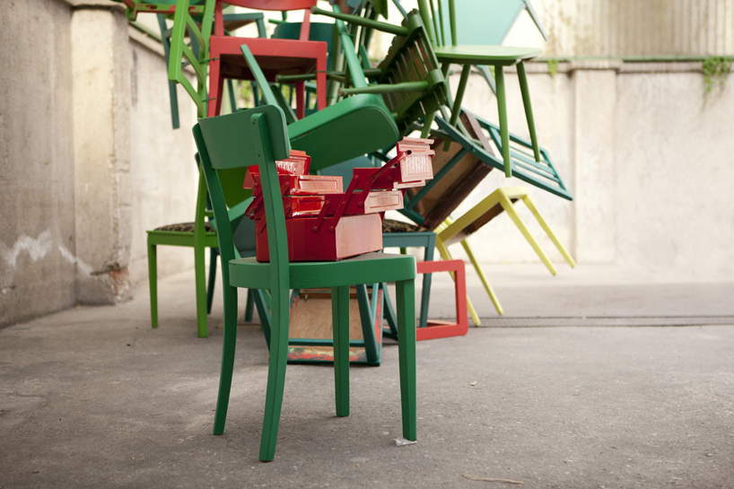 silvio teixeira: the green chairs video installation