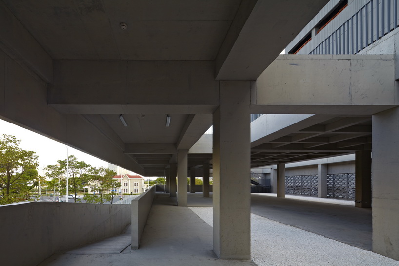 insertion below chimney by original design studio