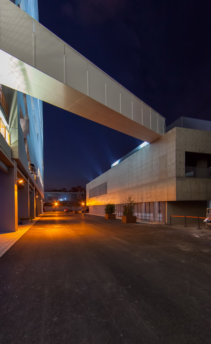 insertion below chimney by original design studio