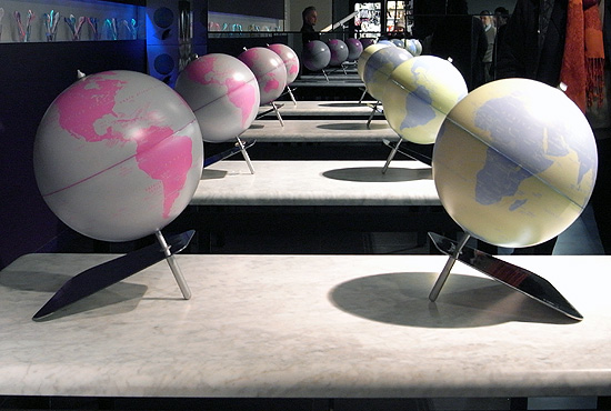 giulio iacchetti: 'odnom' world globe