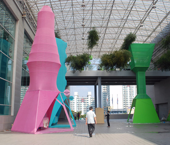 totem kiosks by motoelastico + parang