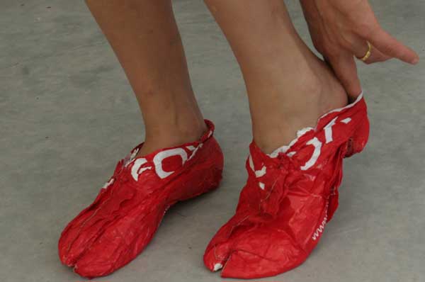 plastic bags become reusable shoes
