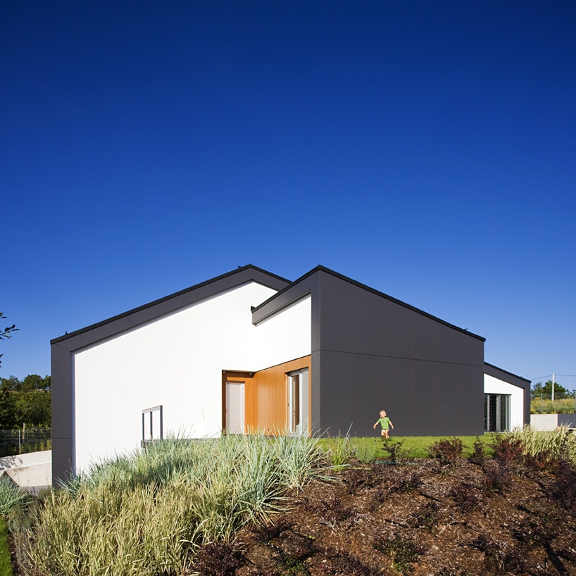 Minimalist Villa in a Hungarian Town