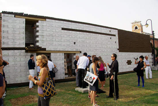 venice architecture biennale 08: 'paper brick house' in the chinese pavilion
