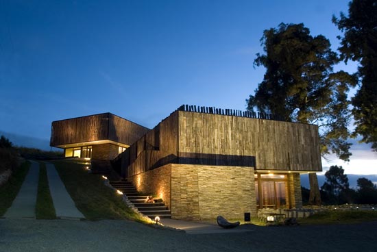 'arrebol patagonia hotel' by harold opitz