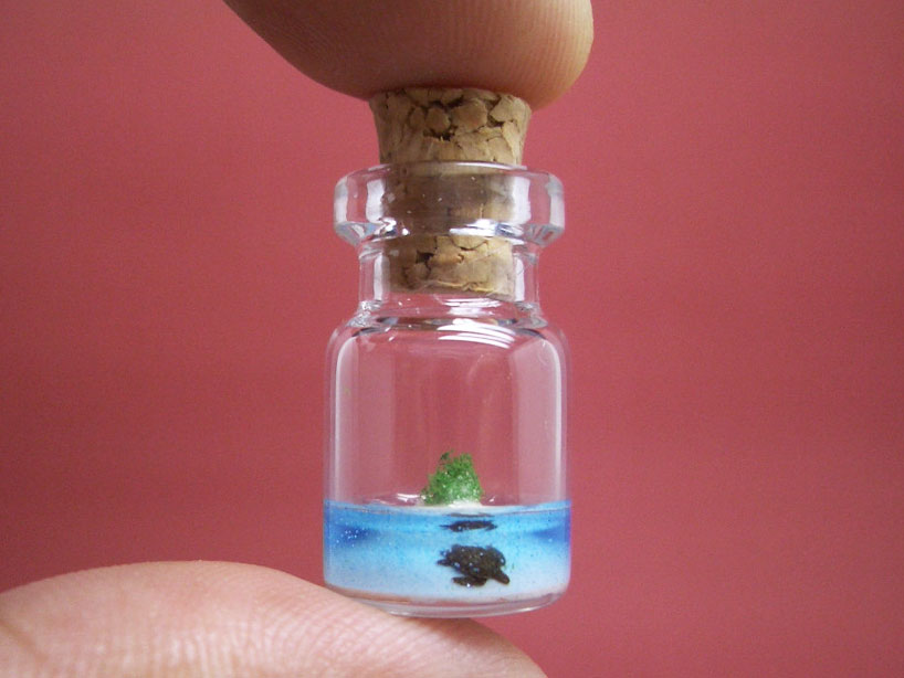 akinobu izumi: tiny world in a bottle