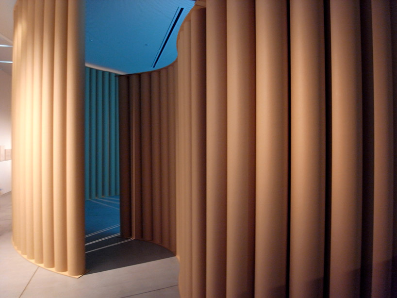 shigeru ban: exhibition design of visual dialogue at 21_21 design sight