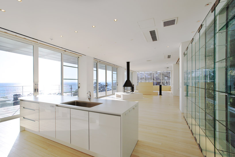 edward suzuki architecture: villa by the sea