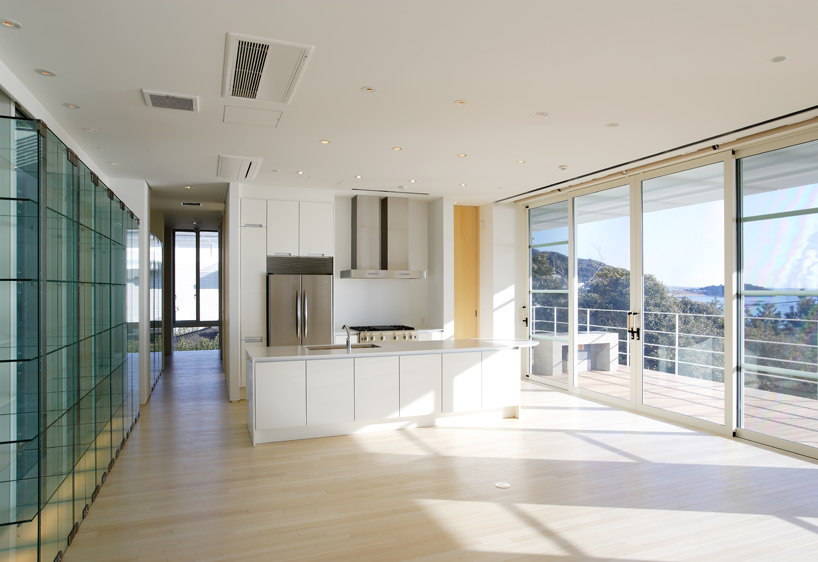 edward suzuki architecture: villa by the sea