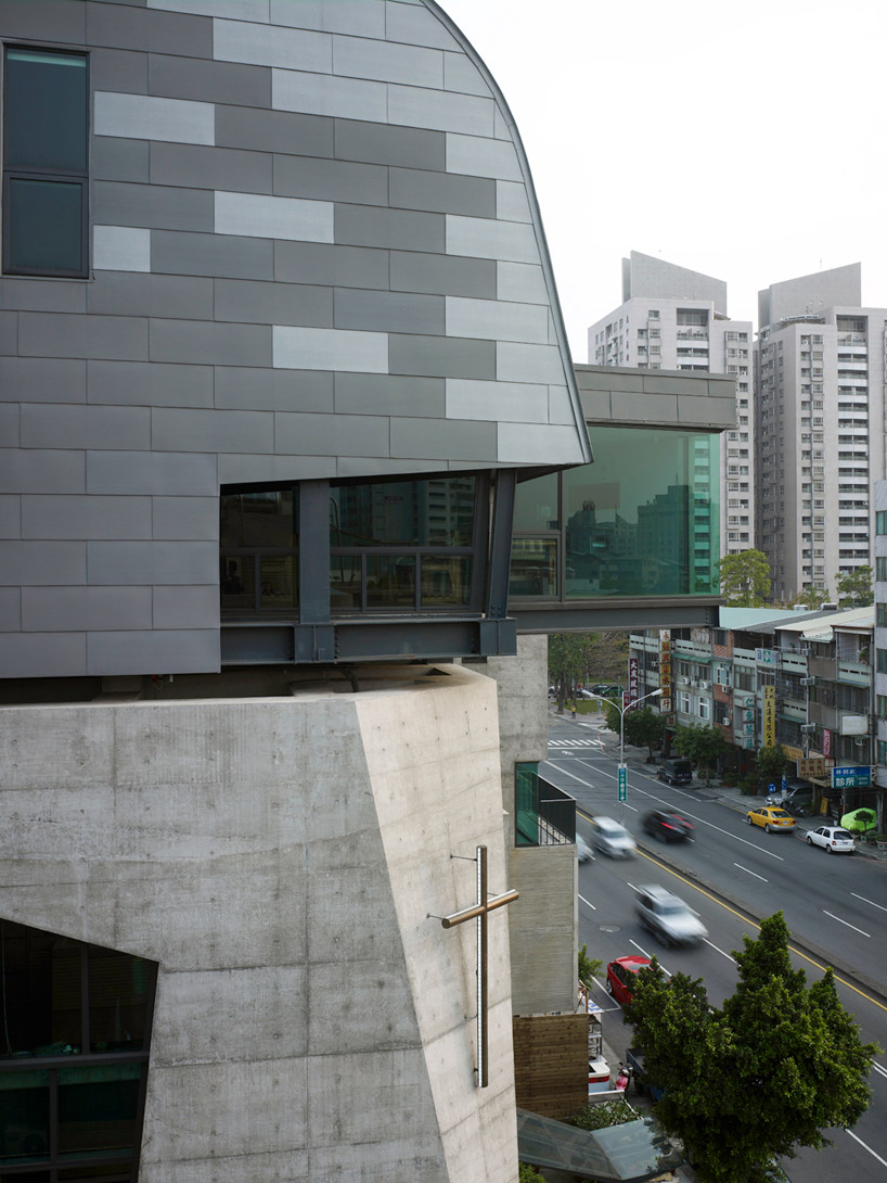 AMBi studio: light of christ's salvation church