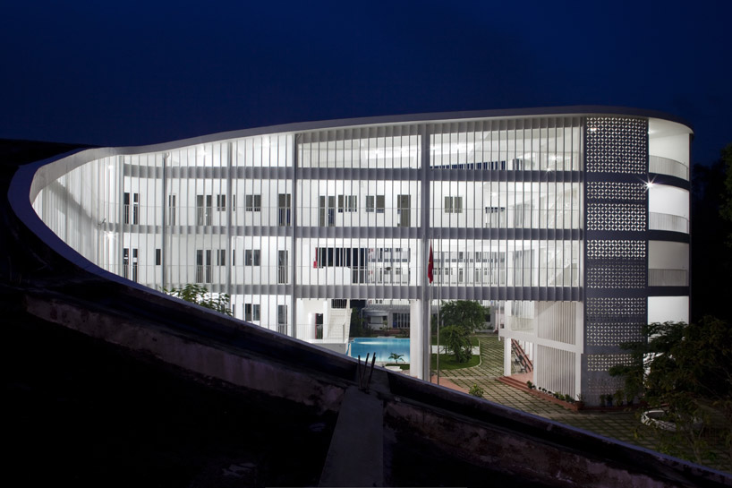 vo trong nghia architects: binh duong junior high school