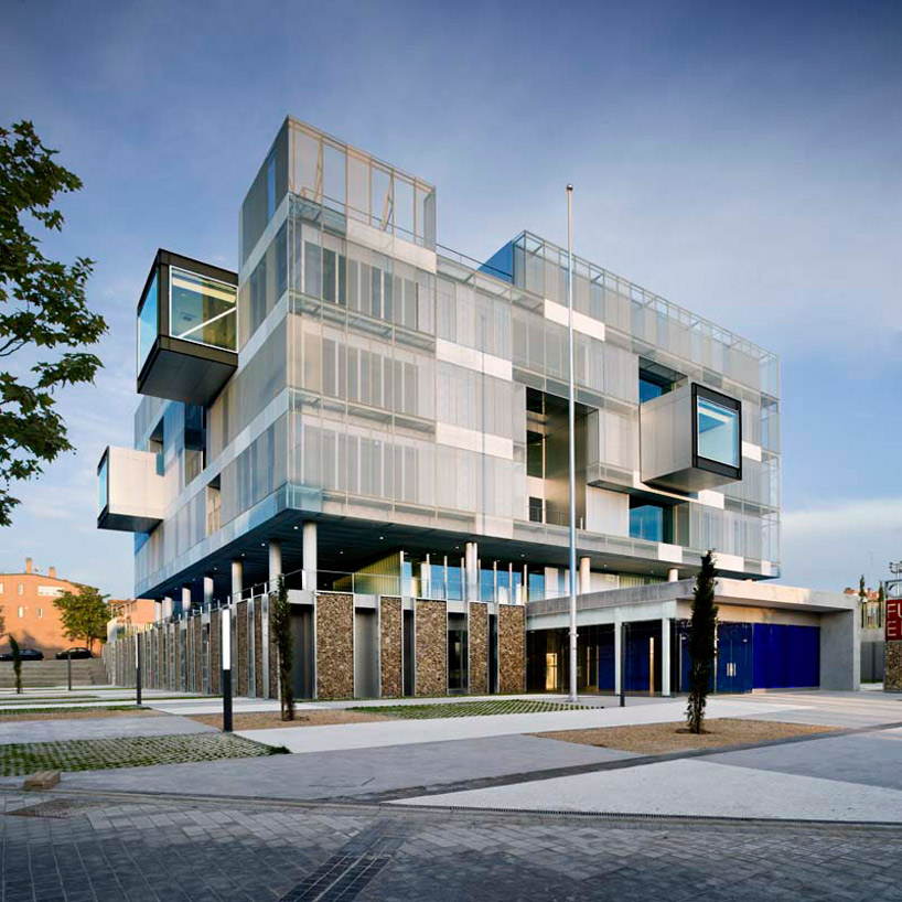 voluar arquitectura: comisaria fuencarral