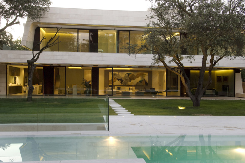 a cero: marble and bamboo