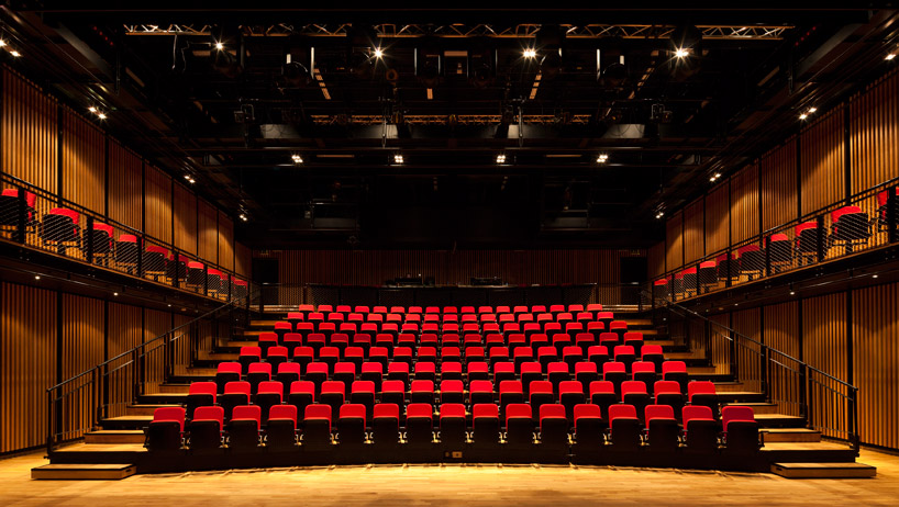 3XN: cultural center plassen