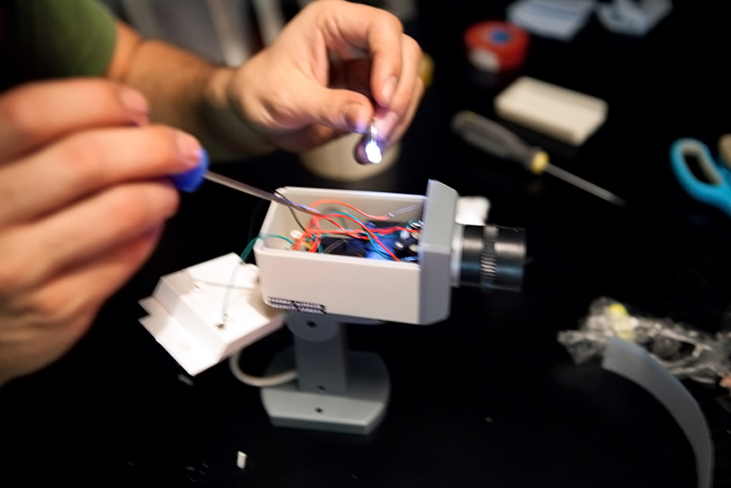 luzinterruptus: politicians under surveillance