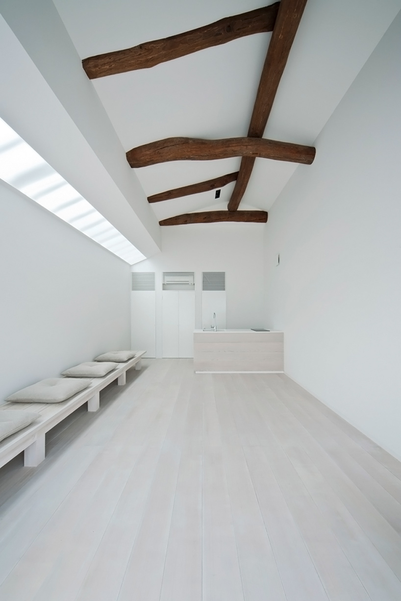 CASE-REAL: white dormitory for il vento