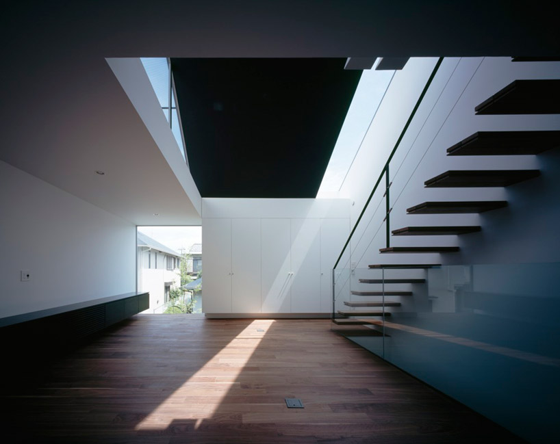 apollo architects and associates: RAY