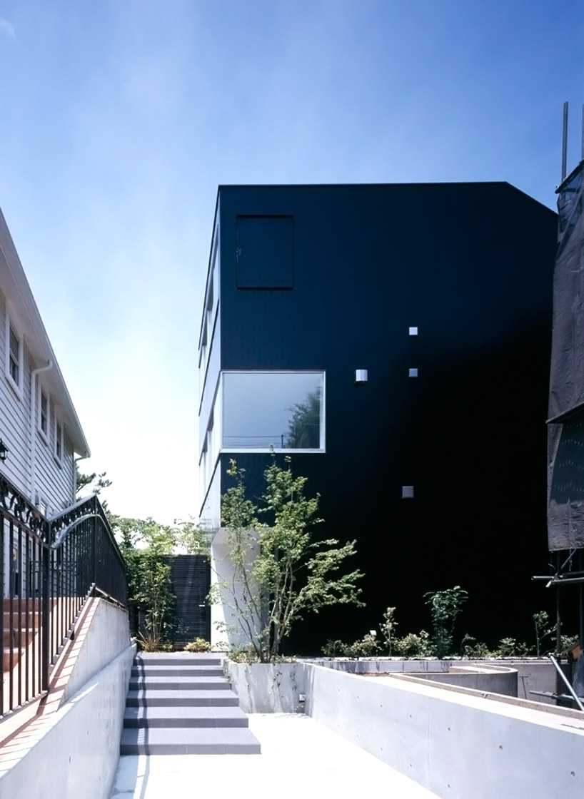 apollo architects and associates: RAY