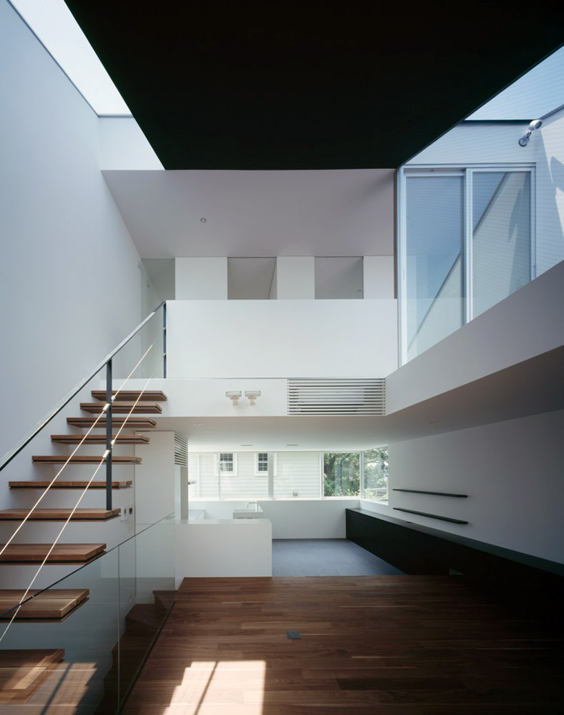 apollo architects and associates: RAY