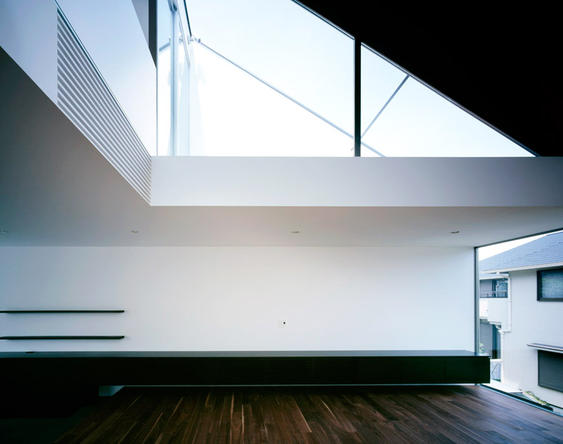 apollo architects and associates: RAY