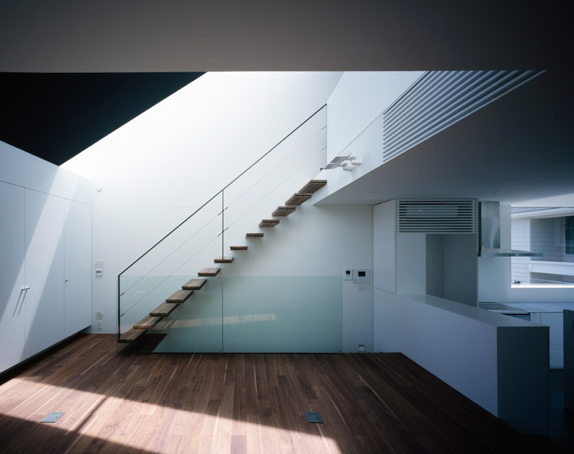 apollo architects and associates: RAY