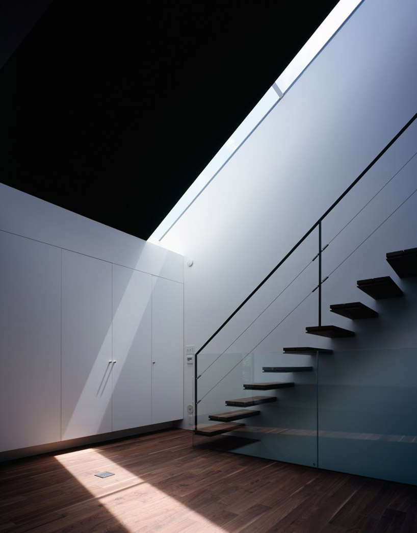 apollo architects and associates: RAY