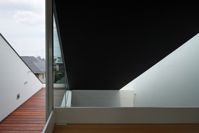 apollo architects and associates: RAY