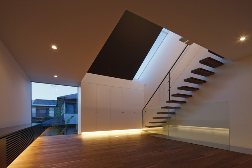 apollo architects and associates: RAY