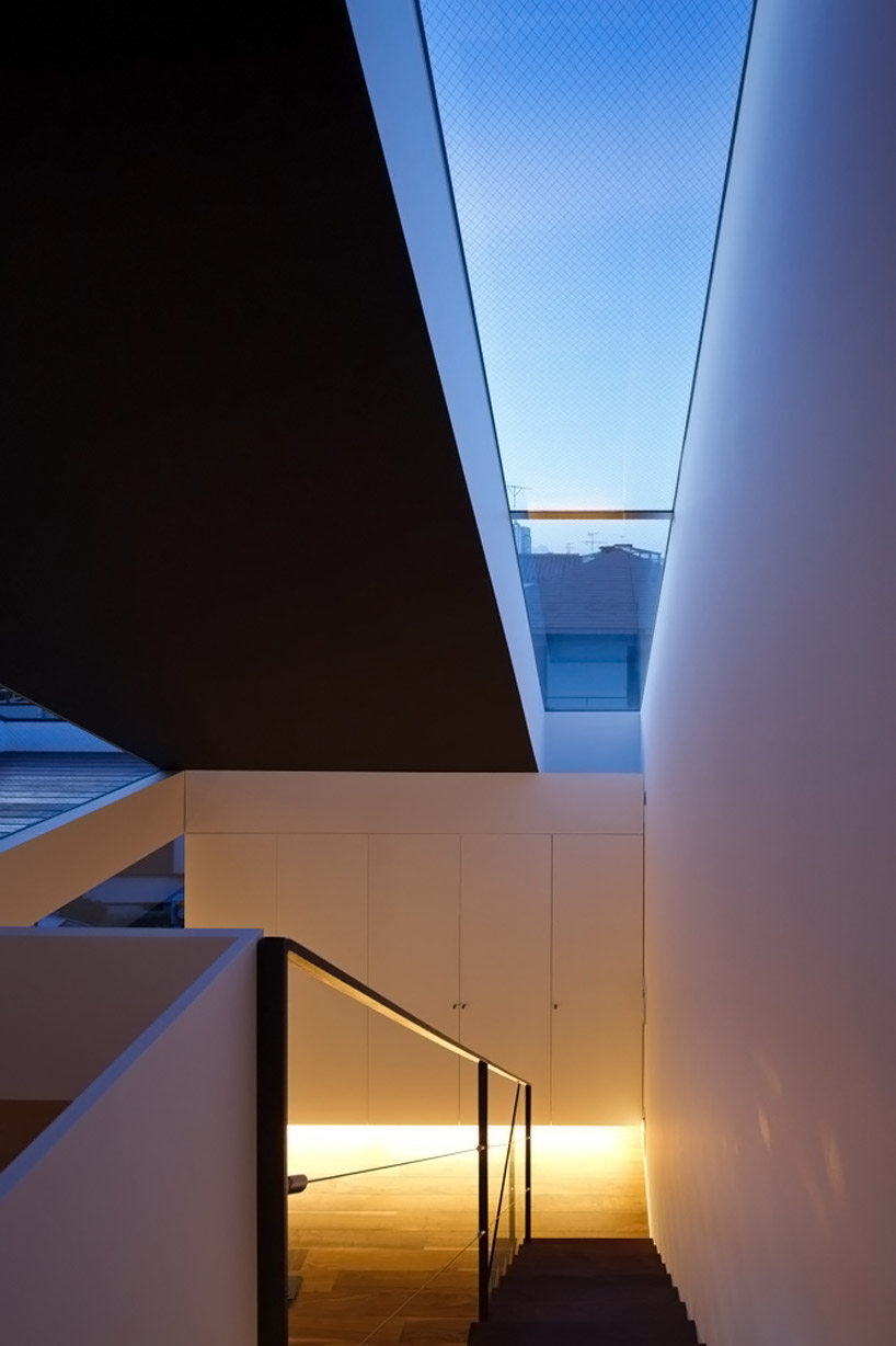apollo architects and associates: RAY