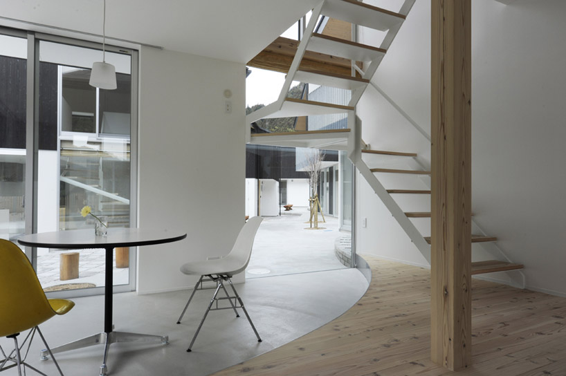 sogabe lab + hari architects: kamikatsu asahi municipal housing