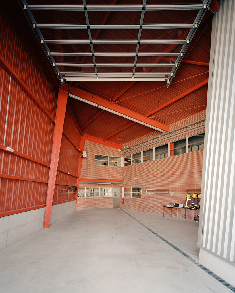 arriola & fiol arquitectes: parc de bombers