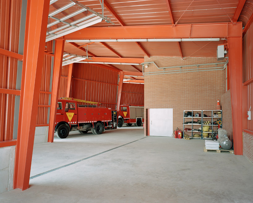 arriola & fiol arquitectes: parc de bombers