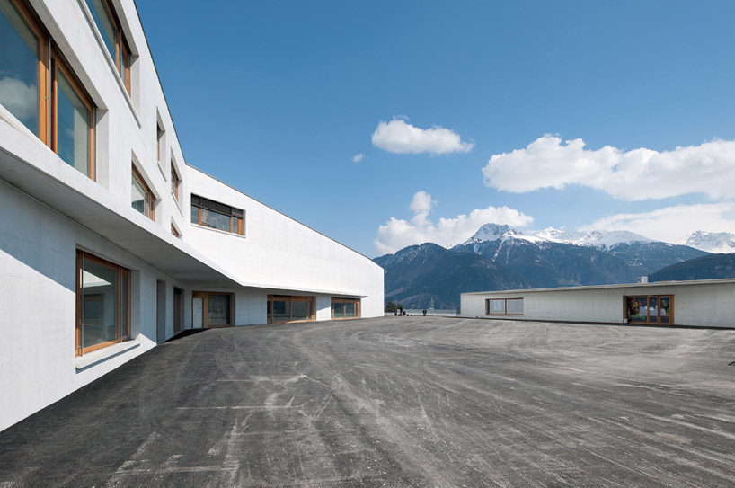 frei rezakhanlou architectes: school in chermignon