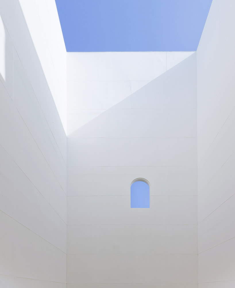 shingo masuda+katsuhisa otsubo + yuta shimada: little hilltop with wind view